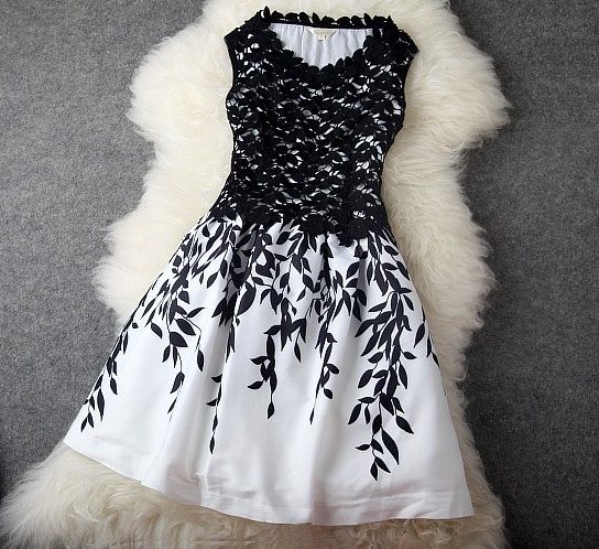 Vestido Vanessa Hudgens Clássico Black & White