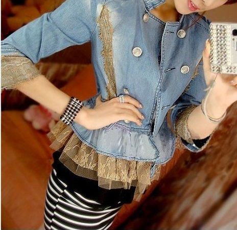 JAQUETA JEANS COM DETALHE RENDA LINDA DEMAIS